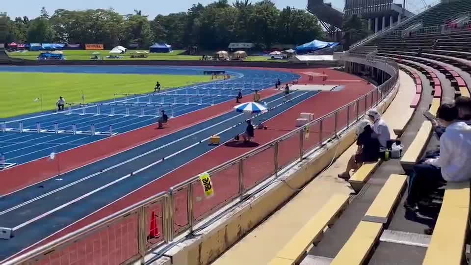 陸上部県新人大会　男子三段跳び（第4位）